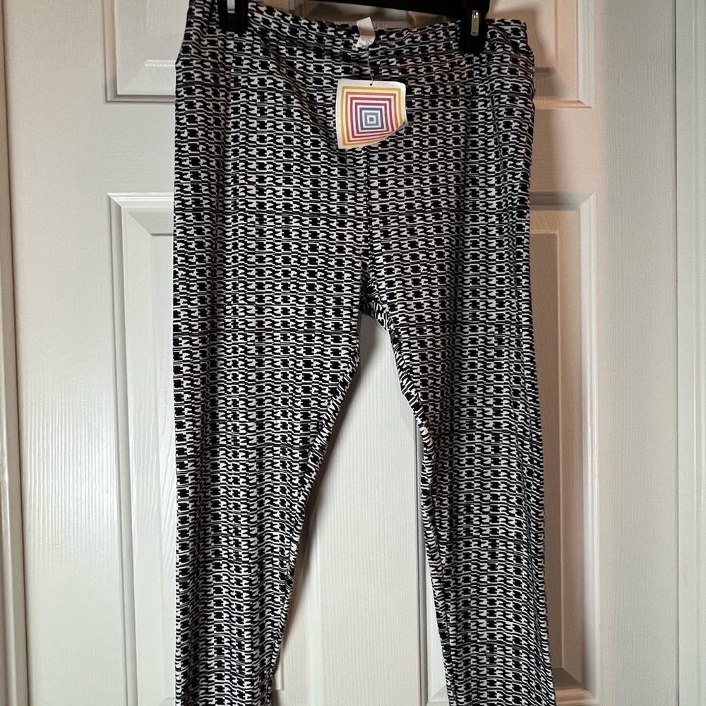 LuLaRoe Black and White Patterned Leggings